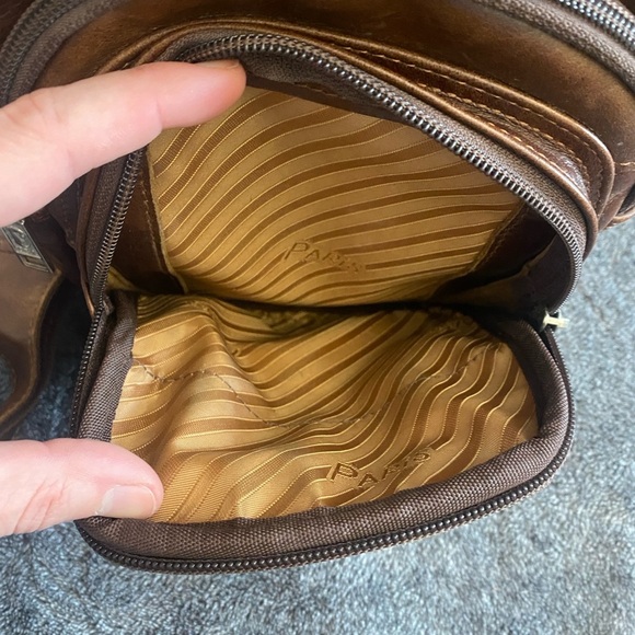 Vtg Leather cross body with alligator accent - Picture 10 of 10